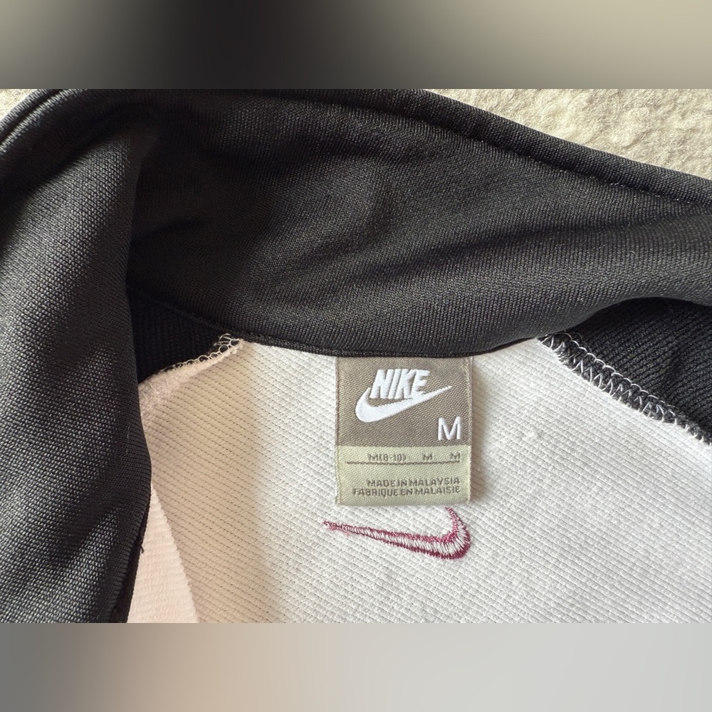 Nike zip up light weight jacket - Picture 6 of 7